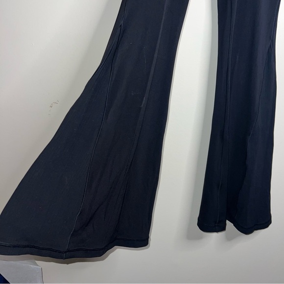 OFFLINE By Aerie Real Me High Waisted Crossover Super Flare Legging Small - Picture 10 of 13